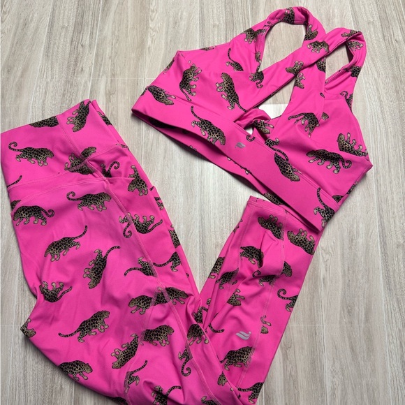 Fabletics Vibrant Pink Leopard Print Bra Set - Picture 2 of 3